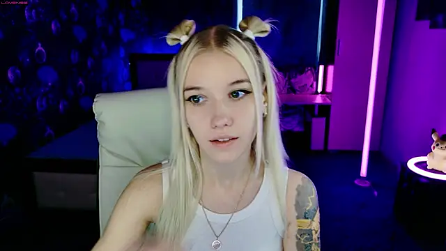 Snapshot of ShhhO_O chatting on 29, 10, 2025 ShhhO O online show from 29, 10, 2025