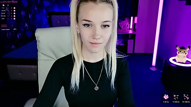 Snapshot of ShhhO_O chatting on 5, 11, 2025 ShhhO O online show from 5, 11, 2025