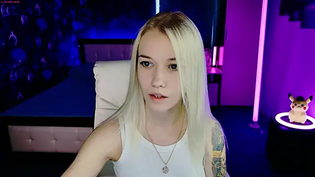 Snapshot of ShhhO_O chatting on 22, 11, 2025 ShhhO O online show from 22, 11, 2025