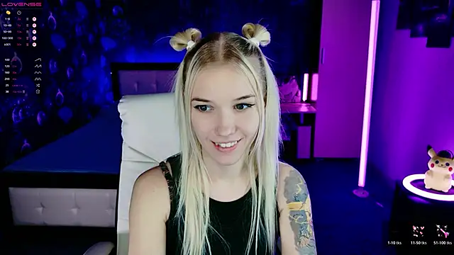 Snapshot of ShhhO_O chatting on 25, 11, 2025 ShhhO O online show from 25, 11, 2025