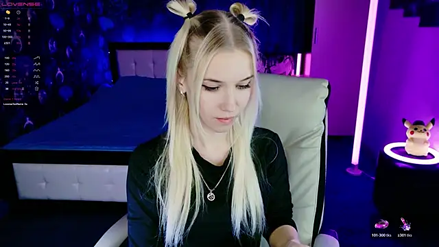 Snapshot of ShhhO_O chatting on 1, 12, 2025 ShhhO O online show from 1, 12, 2025