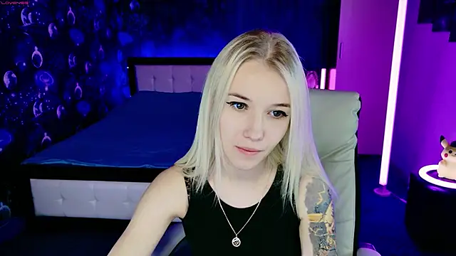 Snapshot of ShhhO_O chatting on 5, 12, 2025 ShhhO O online show from 5, 12, 2025