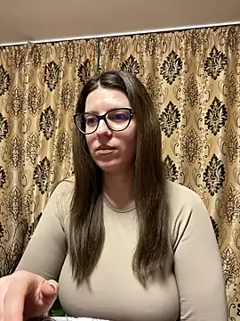 NadiraNoor online show from 24, 2, 2025