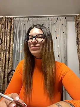 NadiraNoor online show from 10, 9, 2025