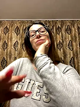 NadiraNoor online show from 8, 10, 2025