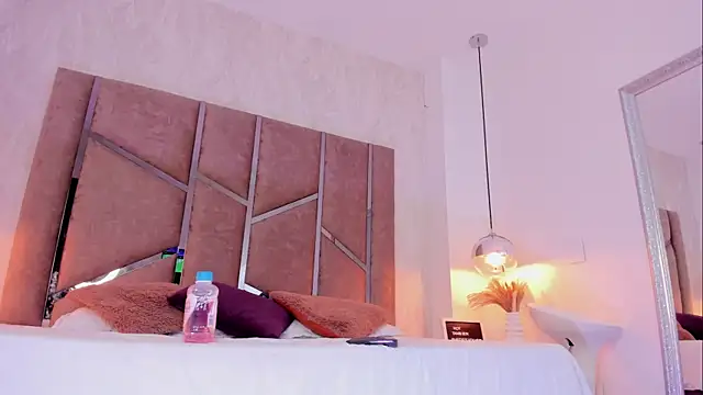 Martinaa Jones  online show from 9, 2, 2025