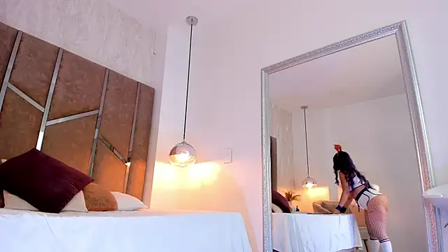 Martinaa Jones  online show from 22, 10, 2025