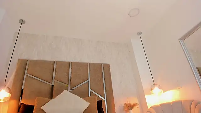 Martinaa Jones  online show from 13, 1, 2026