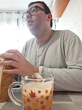 Snapshot of Javier_bear chatting on 29, 11, 2025 Javier bear online show from 29, 11, 2025