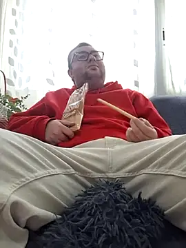 Snapshot of Javier_bear chatting on 4, 12, 2025 Javier bear online show from 4, 12, 2025