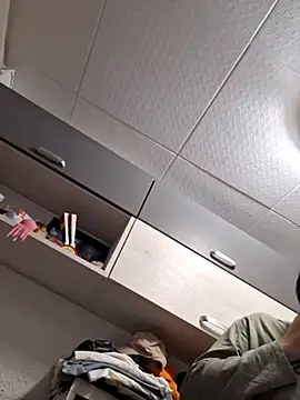 Snapshot of Javier_bear chatting on 18, 12, 2025 Javier bear online show from 18, 12, 2025