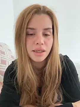 Snapshot of EmiliaCatalina chatting on 28, 9, 2025 EmiliaCatalina online show from 28, 9, 2025