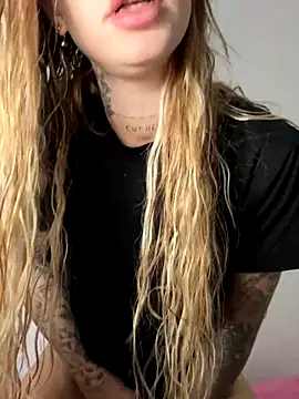 Snapshot of EmiliaCatalina chatting on 24, 10, 2025 EmiliaCatalina online show from 24, 10, 2025