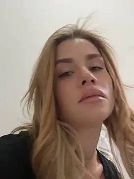 Snapshot of EmiliaCatalina chatting on 1, 11, 2025 EmiliaCatalina online show from 1, 11, 2025