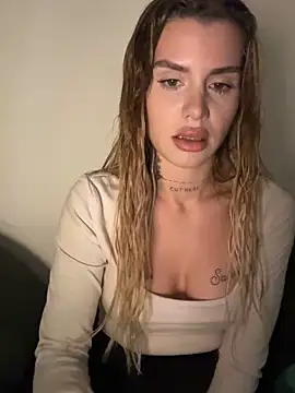 Snapshot of EmiliaCatalina chatting on 3, 2, 2026 EmiliaCatalina online show from 3, 2, 2026