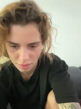 Snapshot of EmiliaCatalina chatting on 5, 2, 2026 EmiliaCatalina online show from 5, 2, 2026