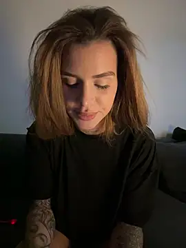 Snapshot of EmiliaCatalina chatting on 14, 2, 2026 EmiliaCatalina online show from 14, 2, 2026