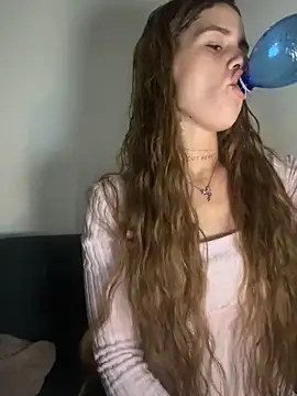 EmiliaCatalina online show from 12, 5, 2026
