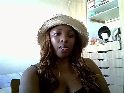 Snapshot of QuennNandi chatting on 29, 10, 2025 QuennNandi online show from 29, 10, 2025