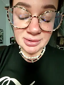 EllieOz online show from 1, 10, 2025