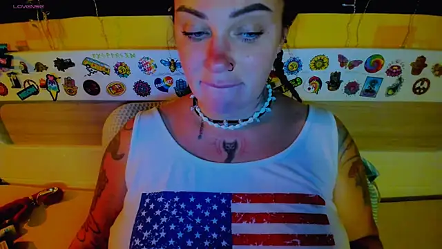 EllieOz online show from 5, 10, 2025