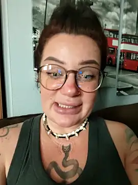 EllieOz online show from 7, 10, 2025