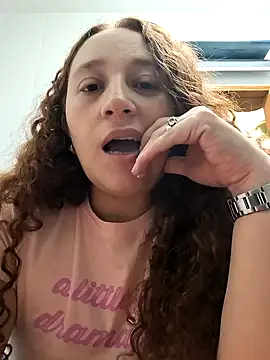 Snapshot of Mistik_red chatting on 4, 10, 2025 Mistik red online show from 4, 10, 2025