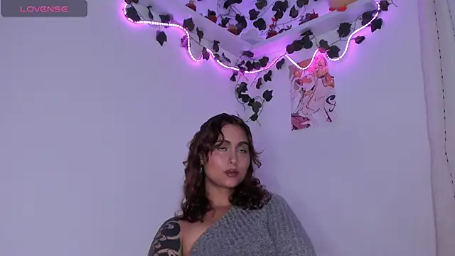 Snapshot of Violette-Ramirez01 chatting on 4, 3, 2025 Violette-Ramirez01 online show from 4, 3, 2025