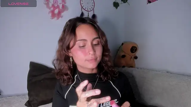 Snapshot of Violette-Ramirez01 chatting on 20, 10, 2025 Violette-Ramirez01 online show from 20, 10, 2025