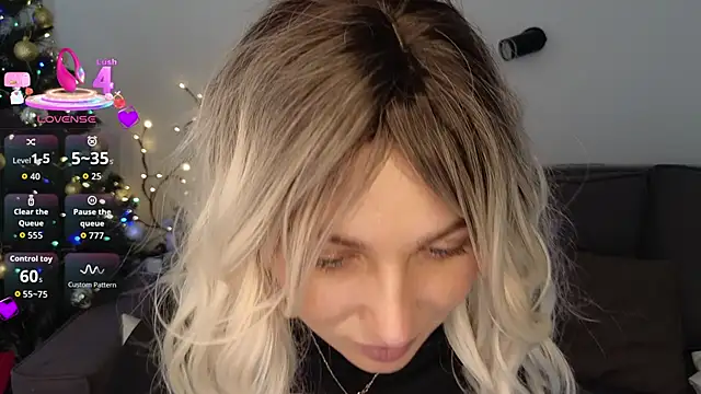 Snapshot of Yoda21 chatting on 15, 12, 2025 Yoda21 online show from 15, 12, 2025