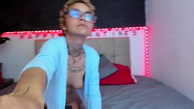 Snapshot of anaroman01 chatting on 8, 2, 2025 anaroman01 online show from 8, 2, 2025