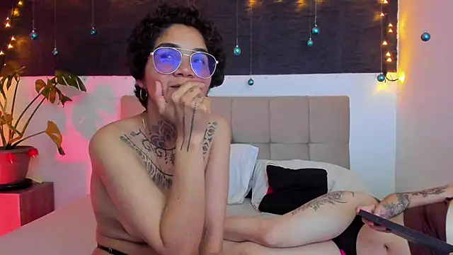 Snapshot of anaroman01 chatting on 19, 12, 2025 anaroman01 online show from 19, 12, 2025