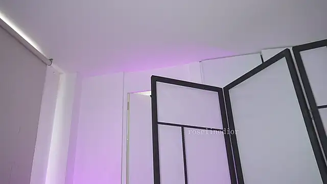 Snapshot of roselinedior chatting on 5, 3, 2026 roselinedior online show from 5, 3, 2026