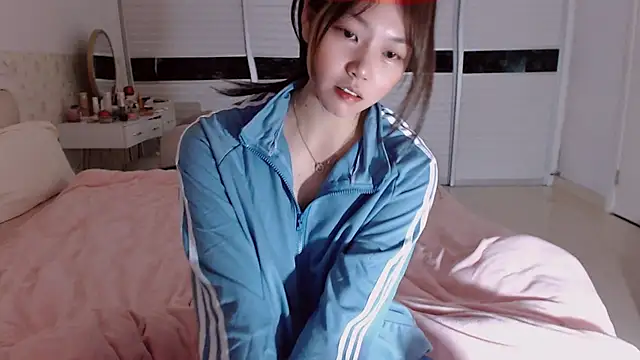 -Lucky Girl online show from 4, 5, 2026