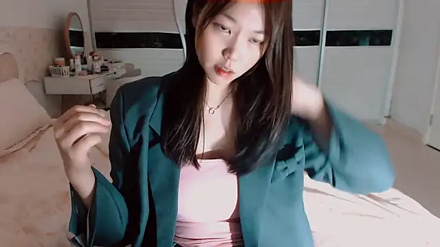 -Lucky Girl online show from 9, 5, 2026
