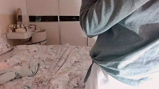 -Lucky Girl online show from 3, 7, 2026