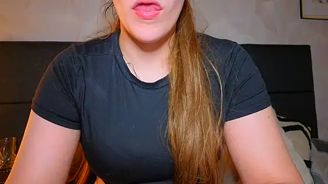 Sweetninaaa online show from 25, 5, 2026