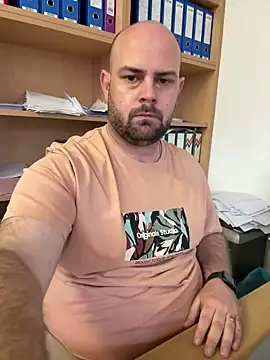 bearlover992 online show from 26, 2, 2025
