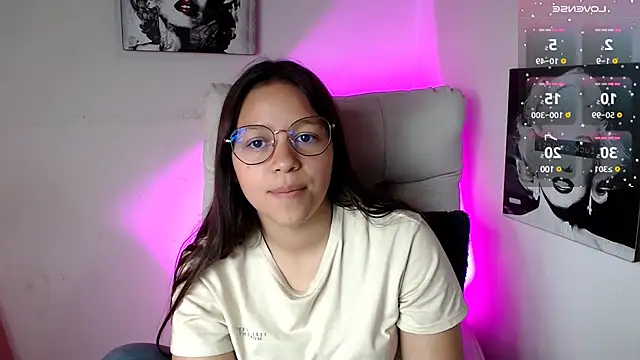 Snapshot of SamanthaRoldaan chatting on 8, 3, 2025 SamanthaRoldaan online show from 8, 3, 2025