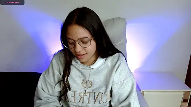 Snapshot of SamanthaRoldaan chatting on 18, 3, 2025 SamanthaRoldaan online show from 18, 3, 2025