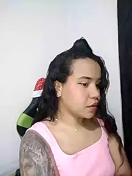 Snapshot of leila_22 chatting on 19, 12, 2024 leila 22 online show from 19, 12, 2024