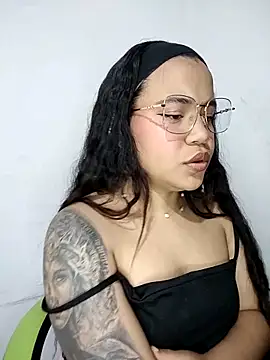 Snapshot of leila_22 chatting on 20, 12, 2024 leila 22 online show from 20, 12, 2024