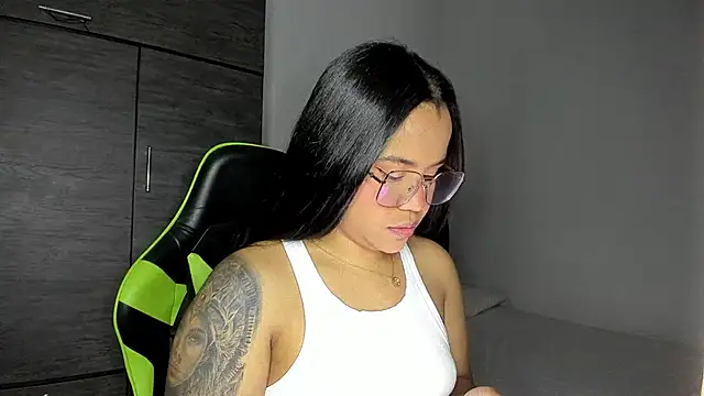 Snapshot of leila_22 chatting on 24, 2, 2025 leila 22 online show from 24, 2, 2025
