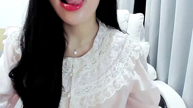 Snapshot of Lita-Julia chatting on 1, 11, 2025 Lita-Julia online show from 1, 11, 2025