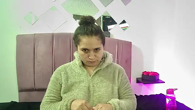 Melissa Milf of online show from 8, 2, 2025