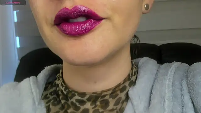 queen fetish online show from 10, 4, 2026