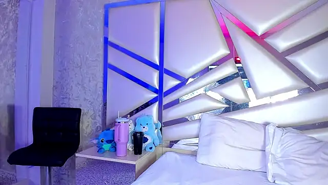 Snapshot of Miia002 chatting on 29, 10, 2025 Miia002 online show from 29, 10, 2025