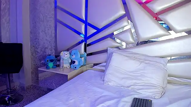 Snapshot of Miia002 chatting on 1, 11, 2025 Miia002 online show from 1, 11, 2025