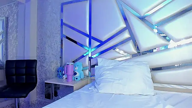 Snapshot of Miia002 chatting on 5, 12, 2025 Miia002 online show from 5, 12, 2025