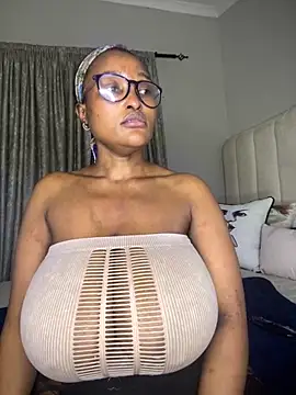 Snapshot of Bustygoddess32 chatting on 10, 10, 2025 Bustygoddess32 online show from 10, 10, 2025